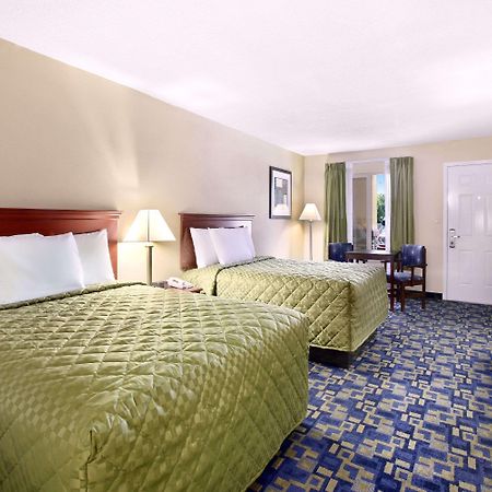 Baymont Inn & Suites Chocowinity/Washington Room photo